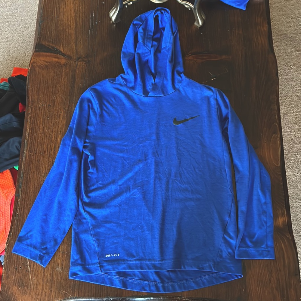 Youth Medium Dri-Fit NIKE shirt